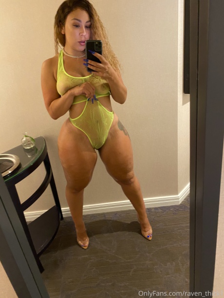 Big Booty Latina Juicy Pussy Cameltoe Selfie