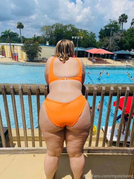 Blonde PAWG with Fat Cellulite Thighs and a Jiggly Ass