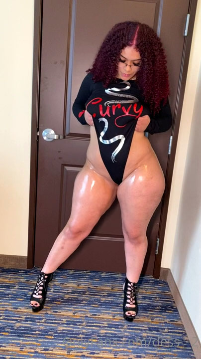 Dess__2 Big Juicy Booty and Wide Hips