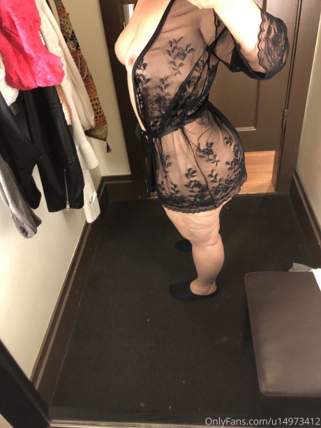 Hourglass Figure PAWG with a Fat Cellulite Ass