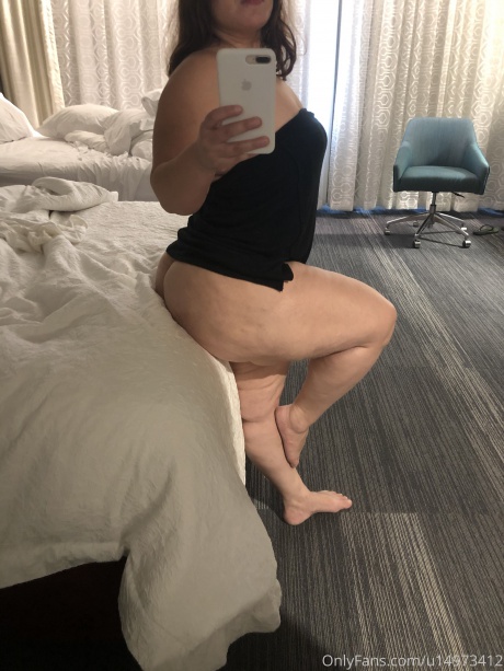 Wide Hips and Juicy Cellulite Thighs