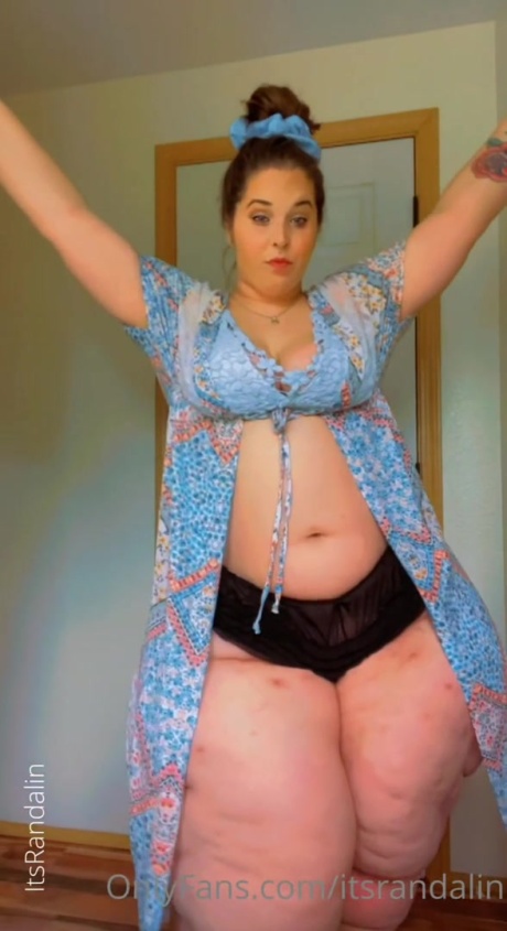 Randalin Gigantic White Booty Shaking_0003