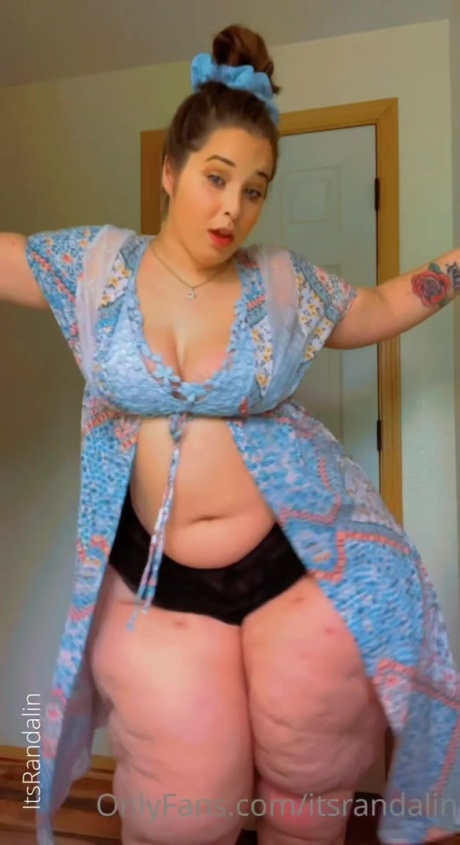 Randalin Gigantic White Booty Shaking_0004
