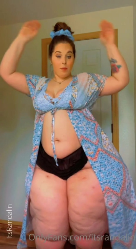 Randalin Gigantic White Booty Shaking_0005