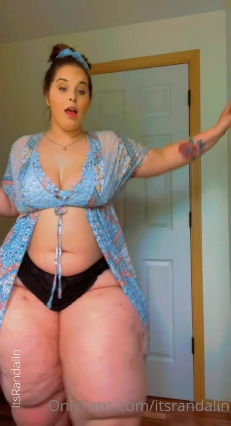 Randalin Gigantic White Booty Shaking_0016