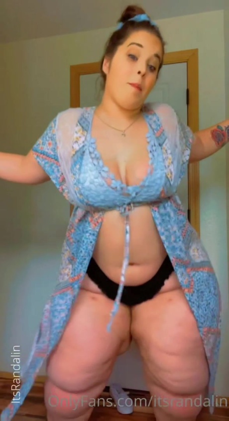 Randalin Gigantic White Booty Shaking_0017