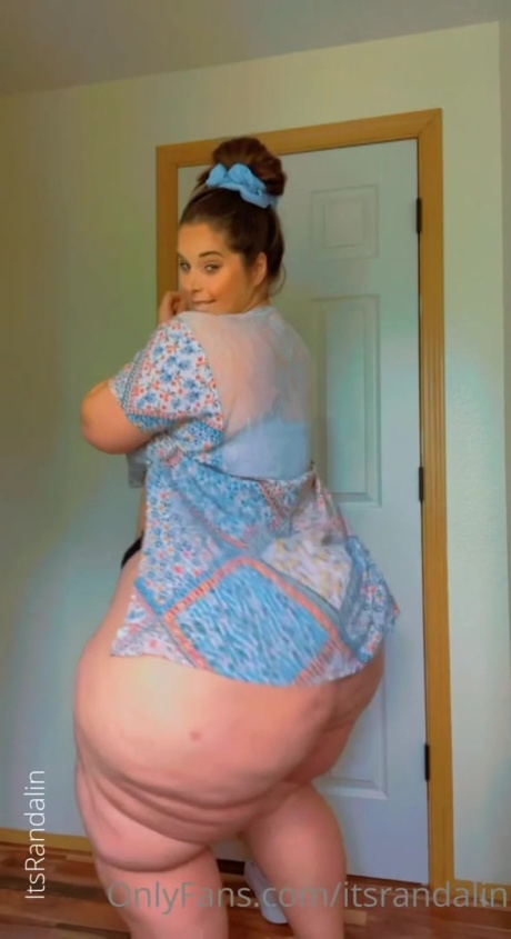 Randalin Gigantic White Booty Shaking_0022