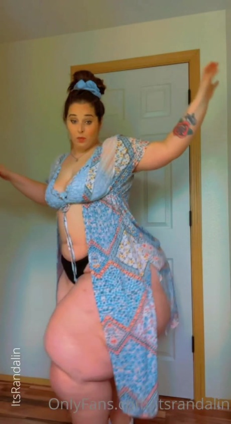 Randalin Gigantic White Booty Shaking_0023