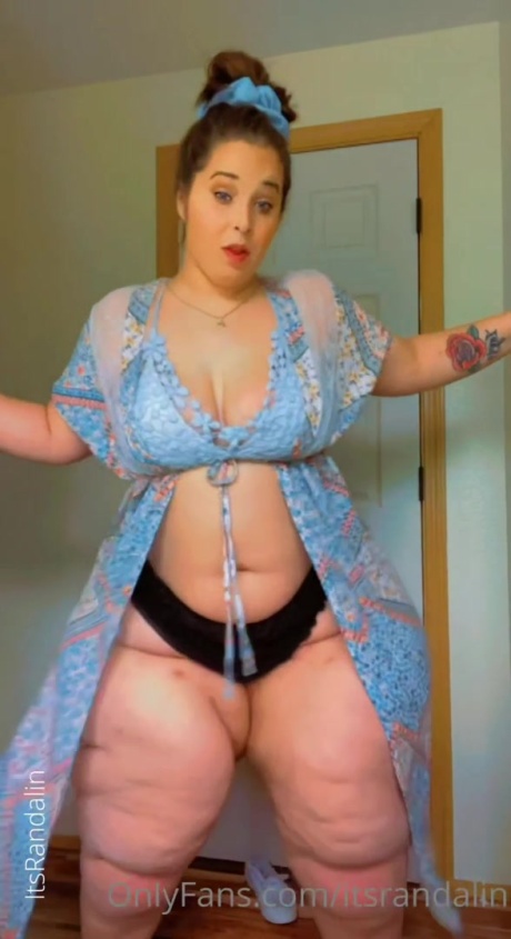 Randalin Gigantic White Booty Shaking_0024