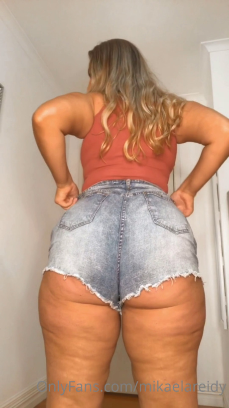 Big Fat Butt Blonde - Big Ass Short Shorts Porn Videos